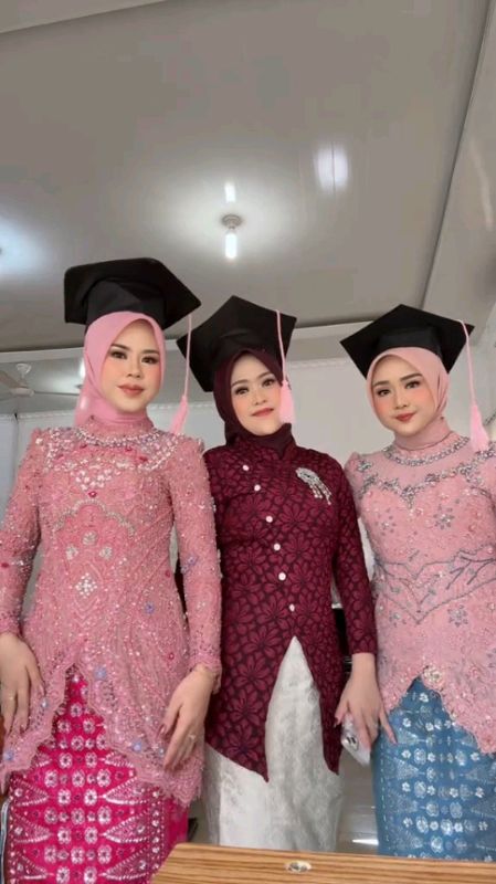 #wisuda #kebaya #ootd #outfitid #viral #racunshopeecheeck #RacunShopeeOutfit #RacunShopee #RacunS #ViralDiShopeeVideo #hijabstyle #ootdhijab #outfit