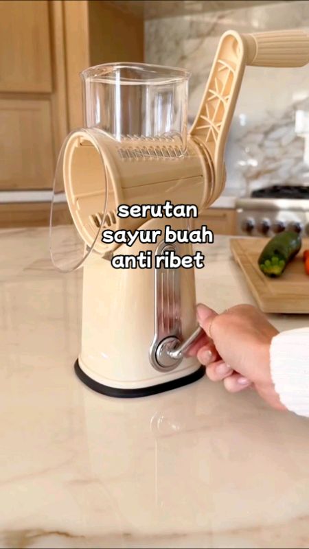 jaman sekarang serba praktis #parutanserbaguna #pengirisserbaguna #alatserut #serutansayur #dapur