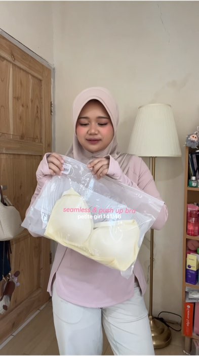 push up bra tapi seamless jugakk?!!👀💗 #petitefashion #pushupbra  #seamlessbra #kobeni #fyp