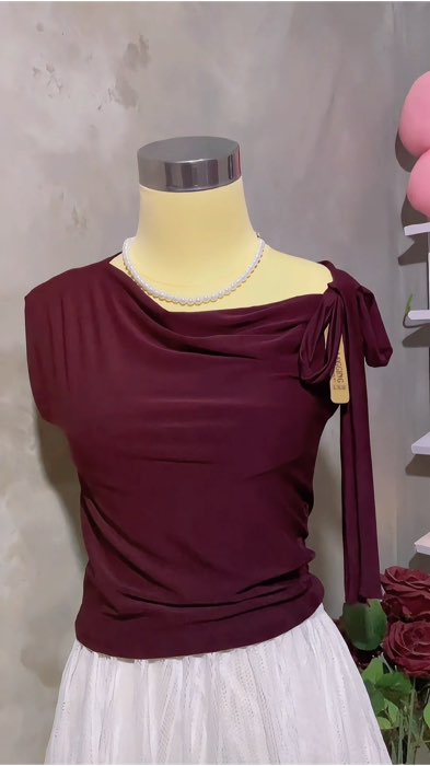 cute top one shoulders #koreantop #oneshouldertop #atasancantik #outfitideas #topcute #valentinatop #croptop #atasancute #cutetop #fashionwanita