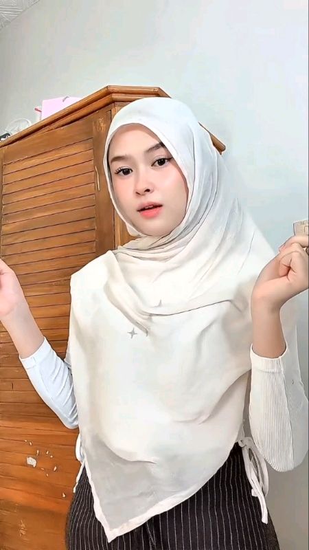 HIJAB CANTIK 😍😍😍 #hijabstyle #hijabstyleoutfit #hijabdaily #HijabCantik😍😍😍 #hijabmurah #hijabpolospremium #hijabviscose #RacunShopee