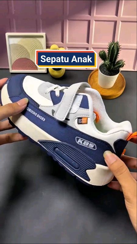 Modelnya kece banget 😭🔥 Sepatu anak yang bikin outfit auto stylish ✨ Nyaman dipakai main seharian! #sepatuanak #sneakers #sepatu