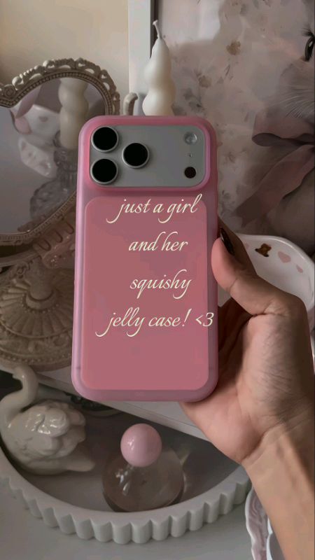 Casing iPhone pink gemes & aesthetic parah! 🌸 Wajib punya buat upgrade look hp kamu. Cek keranjang oren ya! #casingiphone #racunshopee #shopeevideo