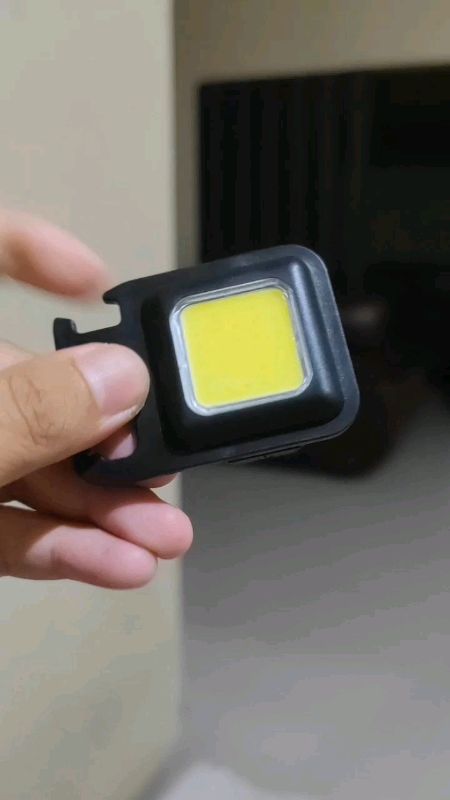 Bukan Senter Biasa! Bisa Jadi Gantungan Kunci, Ada Magnet dan Pembuka Botolnya Juga, Senter Mini LED