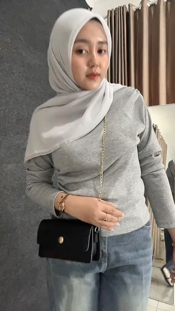 Tas kulit dengan penutup rantai kecil dan portabel, tas bahu, tas selempang
