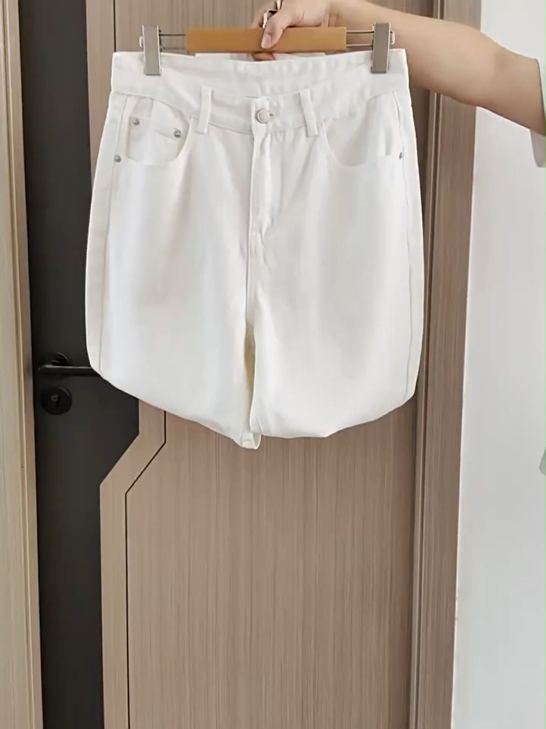 Celana jeans putih #celanaputih #jeansputih #celanajeansputih #OOTDFashionShopee #shopeevideo