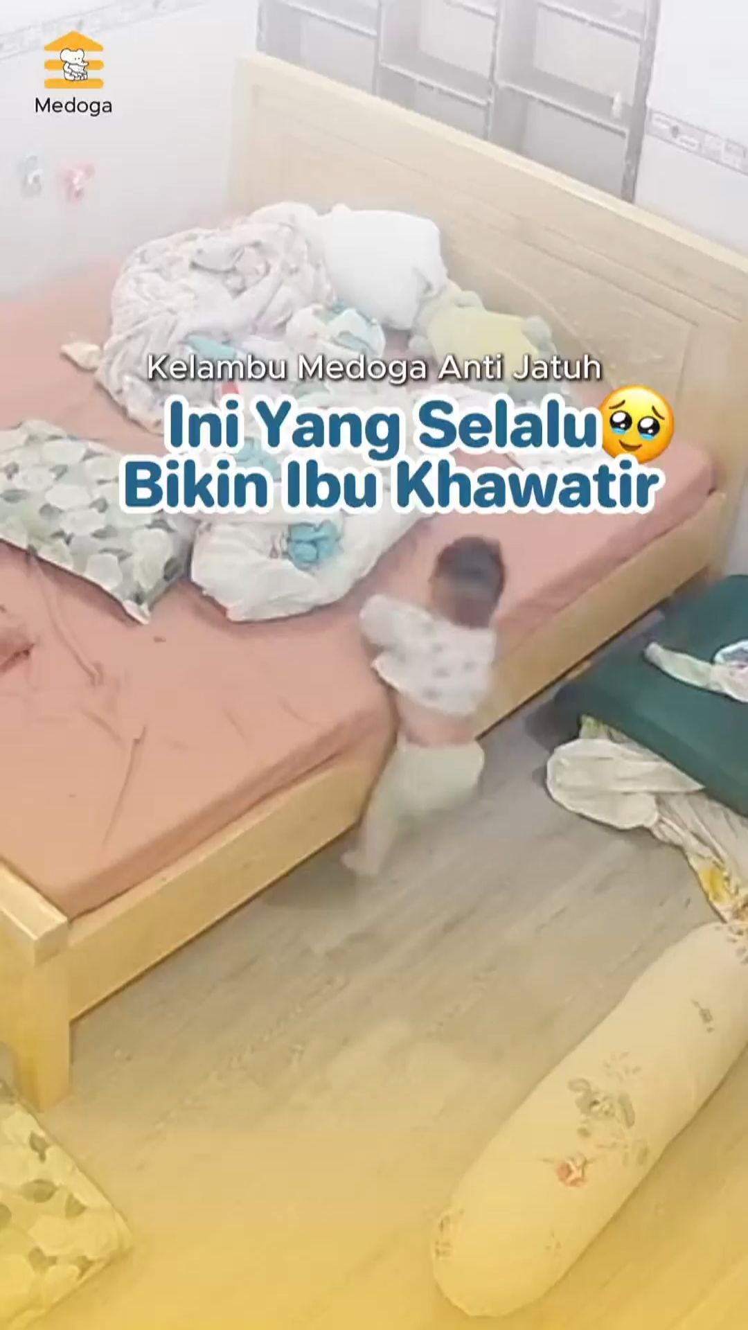 Bunda bisa beberes rumah dengan lebih tenang 😊 Si kecil tetap aman bermain di dalam Kelambu Medoga Anti Jatuh. #medoga #kelambumedoga