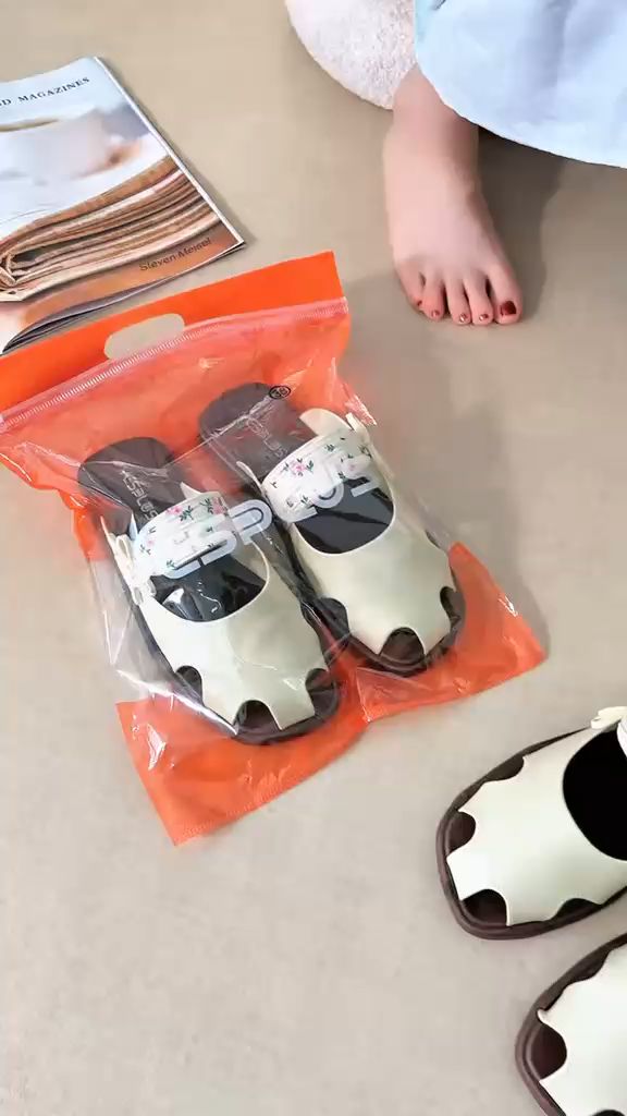 💖 Tampil modis dari ujung kepala sampai kaki! Sandal kekinian dengan model terbaru siap melengkapi outfit harianmu. #rekomendasishopee