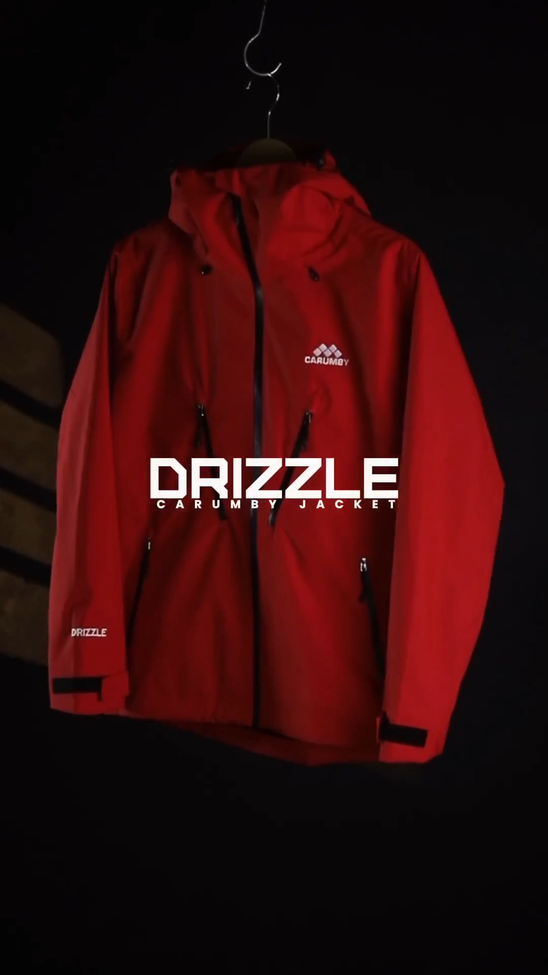 Jaket Gorpcore Drizzle Merah, sekarang stoknya mulai tipis guys, buruan order sekarang juga sebelum kehabisan!