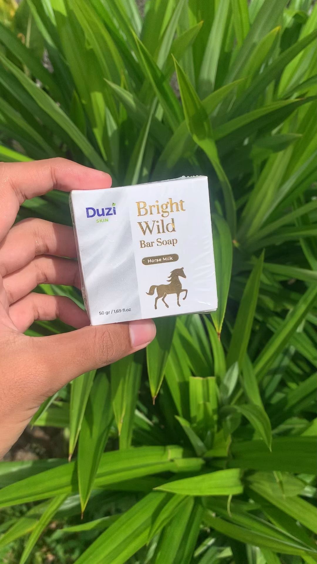 Bye kulit kusam! 👋 Saatnya beralih ke sabun susu kuda—kulit jadi lebih cerah, lembut, dan sehat alami 🐎🥛