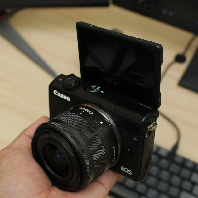 Canon EOS M100
