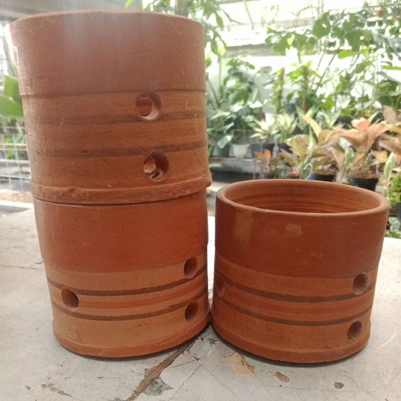 Pot gerabah liter no 4/pot teracota/pot anggrek/pot liter no 4 diameter 14cm tinggi 12cm