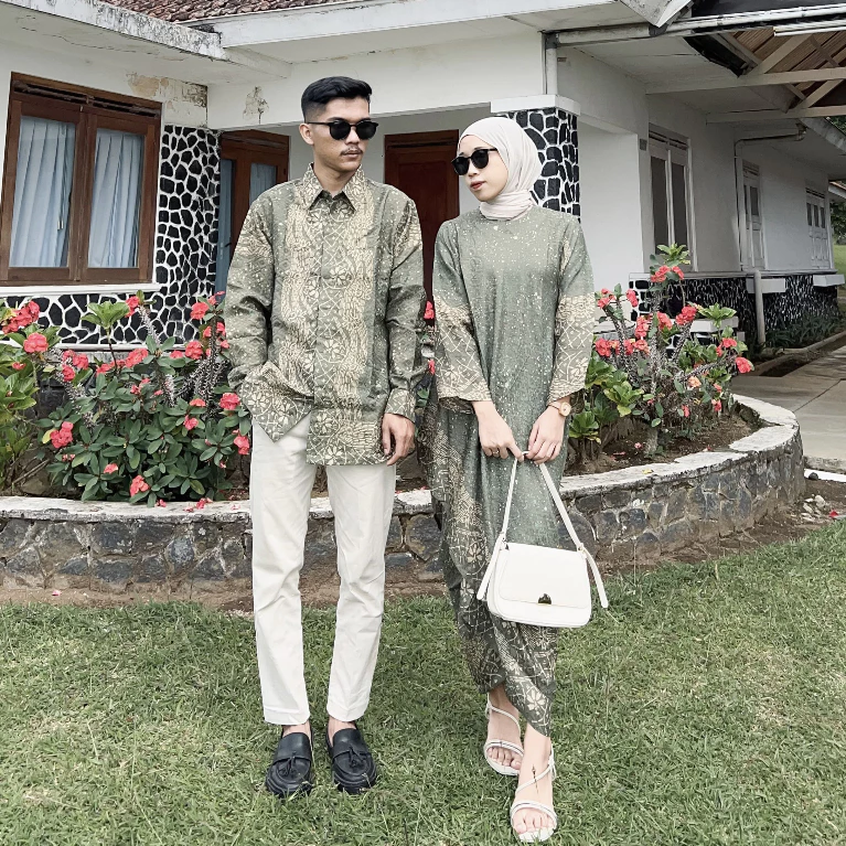 KEMEJA FREYA Kemeja Batik Viscose Slimfit (HANYA KEMEJA)