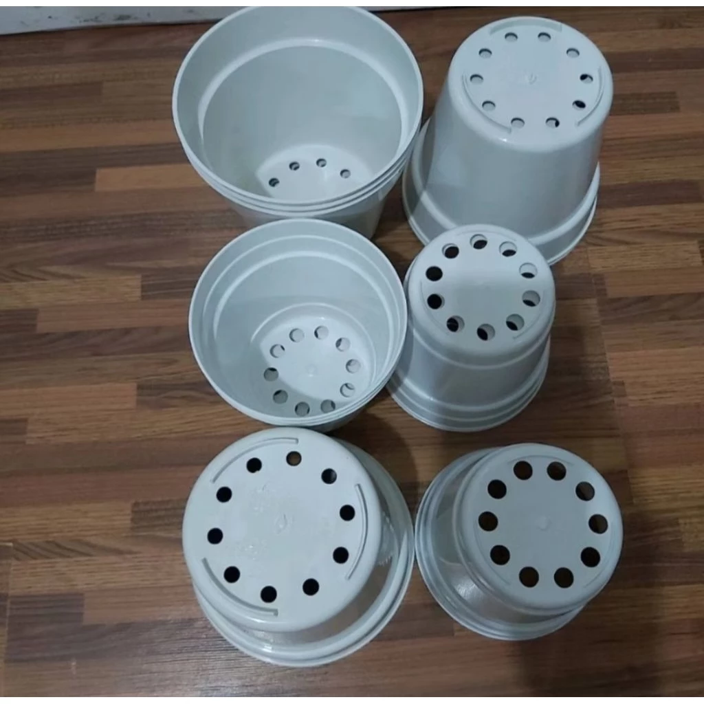 Pot Srondol 15 Srondol 17 Srondol 20 Warna Putih Hitam Pot Tinggi / Pot Bunga Berlubang Banjarmasin / Pot Tanaman Berlubang Banjarmasin Kalimantan Selatan
