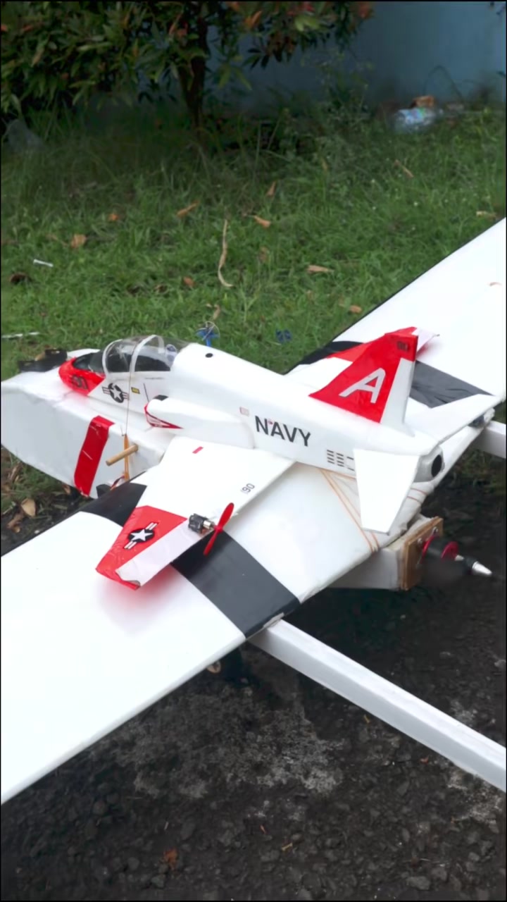 Pesawat jet mainan dijatuhin dari langit, ketinggian maksimal pesawat tanpa awak adalah 120 meter, kecuali ada ijin #mainanpesawat #pesawatremotkontrol #pesawatmainan #pesawatterbang #aeromodelling #pesawatrc