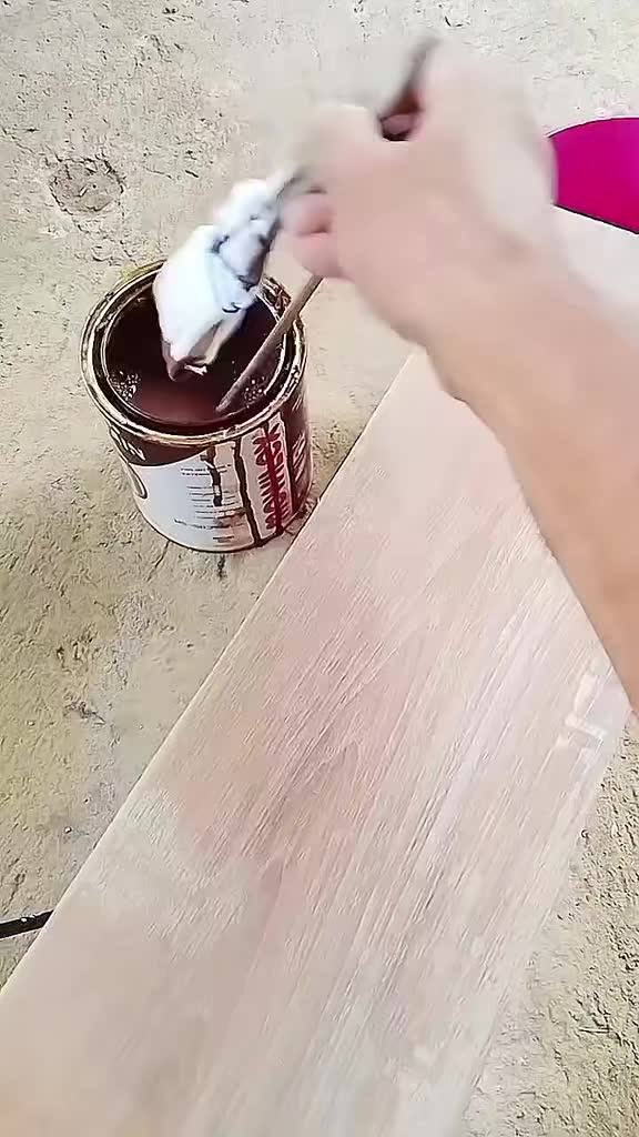 plitur mowilex cat kayu warna natural. plitur pengencer air bersih #plitur #cat #catkayu #pewarnakayu #warnanatural #natural #beli #keranjangkuning #fyp #tukang #tukangbangunan