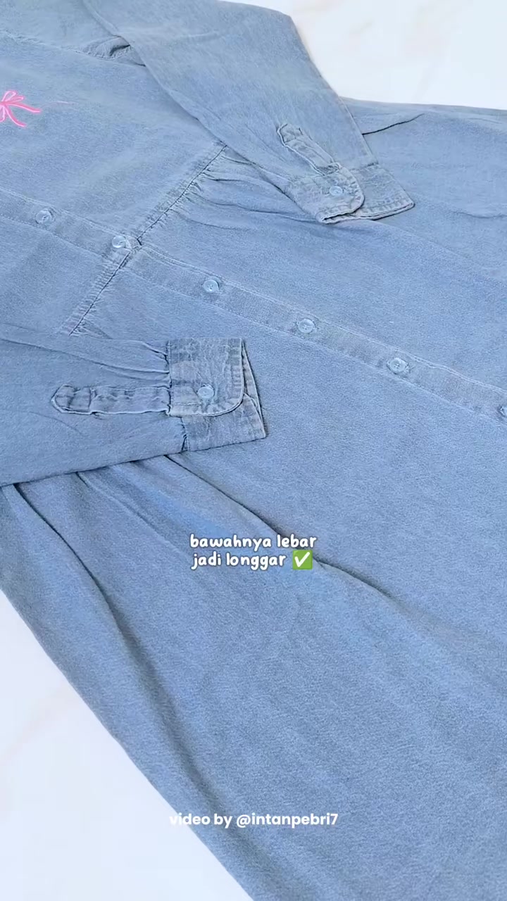 Muslimah juga bisa tetep stylish kan ya 😍 #kemejadenim #kemejadenimwanita #atasankemeja #tunikdenim #atasandenim #atasanwanita #blousewanita #tunikdenim #atasanwanitalenganpanjang #fyp #xyzbca