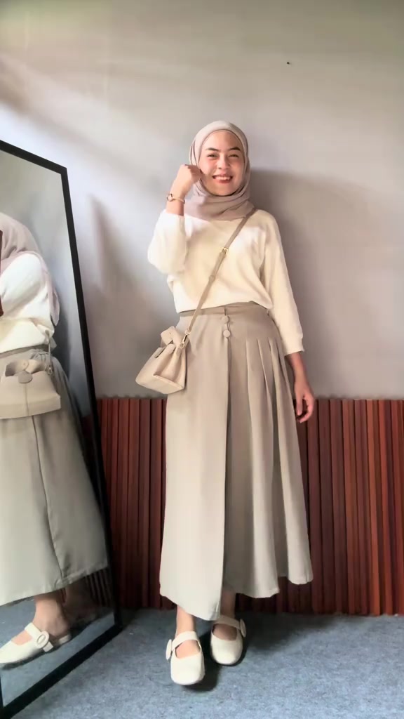 Yang suka earth tone outfit merapat nih ☝🏻 #kulotwanita #kulot