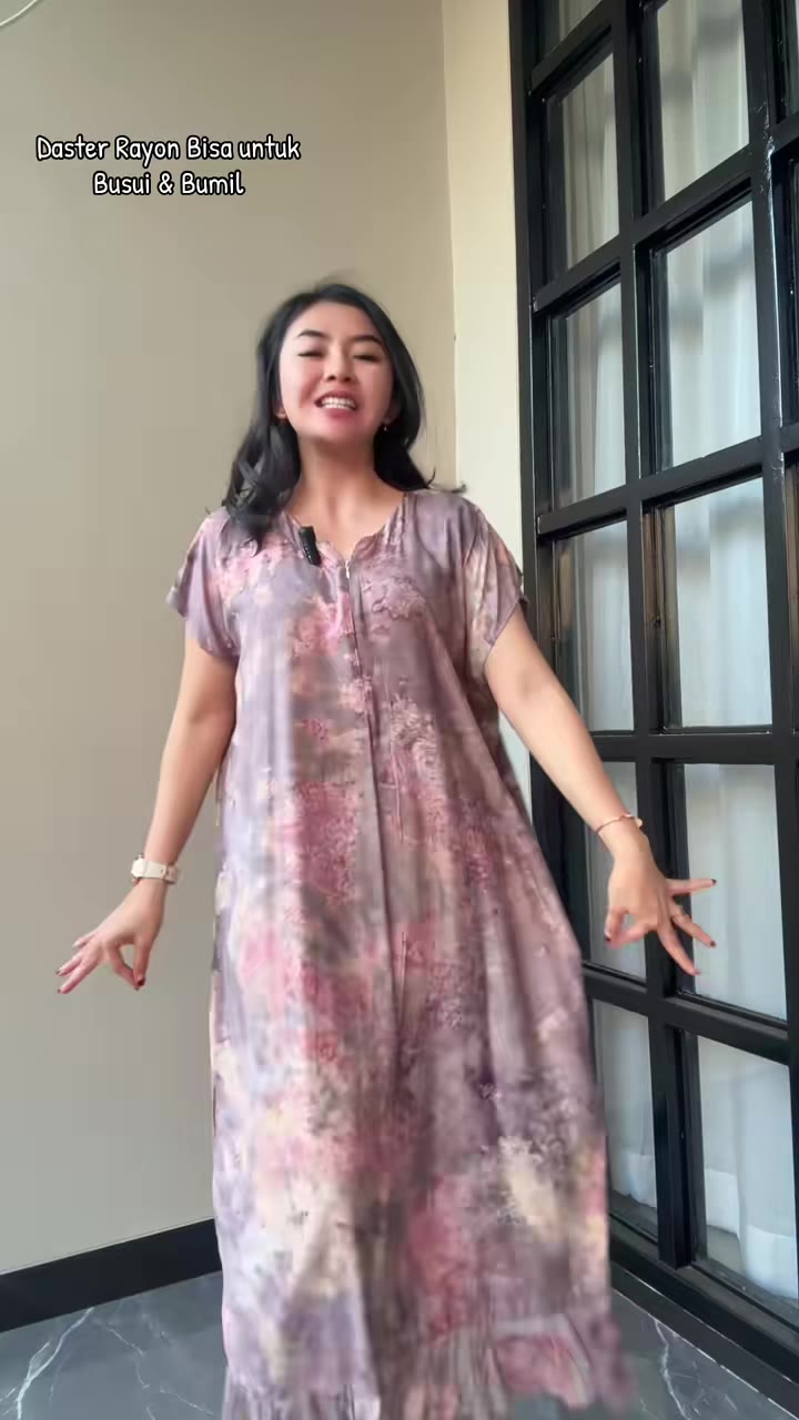 Kimberly daster rayon ini bikin bumil dan busui tetap nyaman seharian! Bahannya adem, super lembut, dan desainnya stylish. #DasterKimberly #DasterRayon #DasterBusui #DasterBumil #DasterNyaman #DasterAdem #DasterCantik #BajuHamil #BajuMenyusui #Fas...