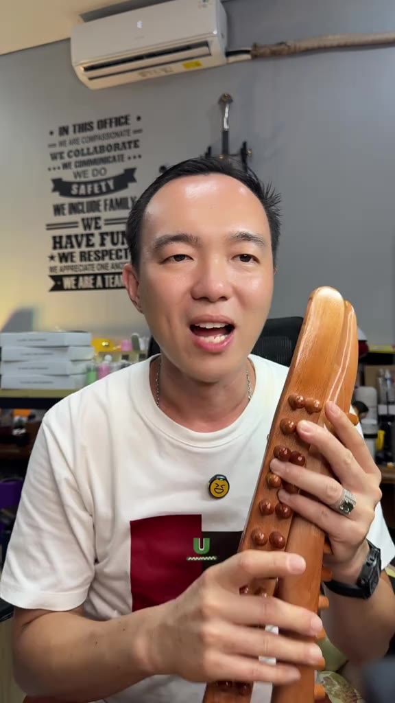 Membalas  allah ini si berguna bgt sumpah tongkat kayu guasha meridian #alatpijat #alatterapipemukul #gespertelapaktangan #tongkatpijat #tongkatpijatguasha #pemukulpunggung #paluwajah #cuantanpabatas #shopmaster #smartlive