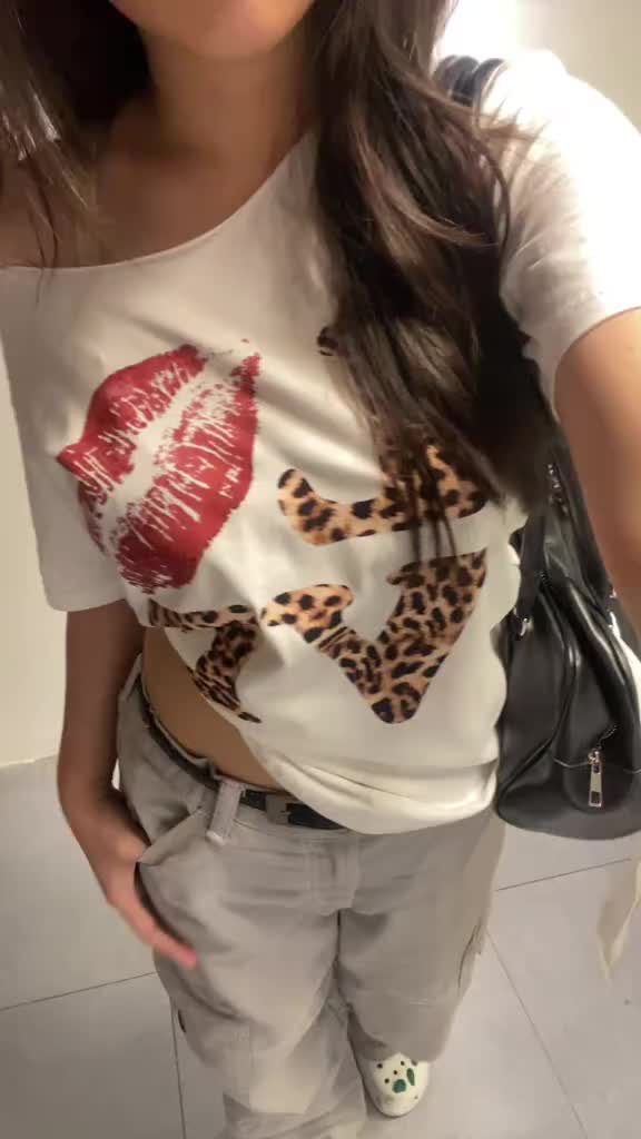 its glamour szn  ゚             🐆 #fyp #fyp #OOTD #tshirt #offshoulder #offshouldertop #ahs #ahsstyle #streetwear #leopard #sadegirl #glamour #leopardprint #y2k #leopardo
