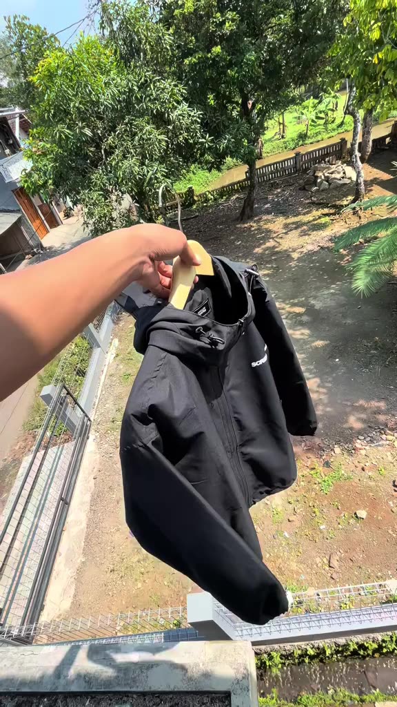 Kerennn co🤩 #outfit #jacket #windbreaker #style #OOTD #fouryou