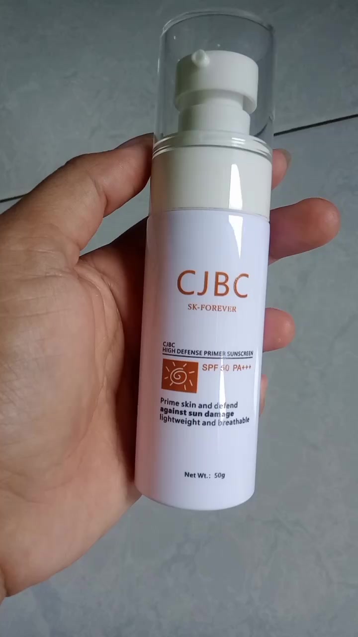 Tekstur:tidak lengket dan creamy  Wewangian:wanginya lembut tidak menyengat  Warna:tone up nya membuat lebih cerah    Alhamdulillah paketku sudah sampai, pengirimannya cepet banget   Tapi sayangnya tombol pump nya ga bisa, ga tau deh rusak kali.....