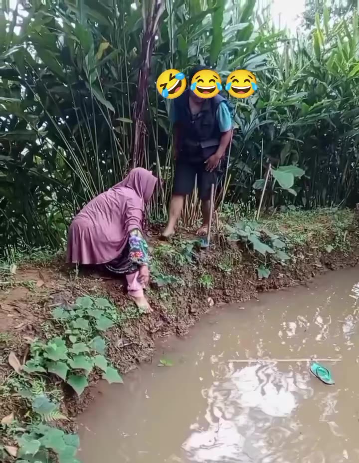 detik2 ngoer sandal di kolam🤣😂😂😂 # #bobodoransunda #hiburan