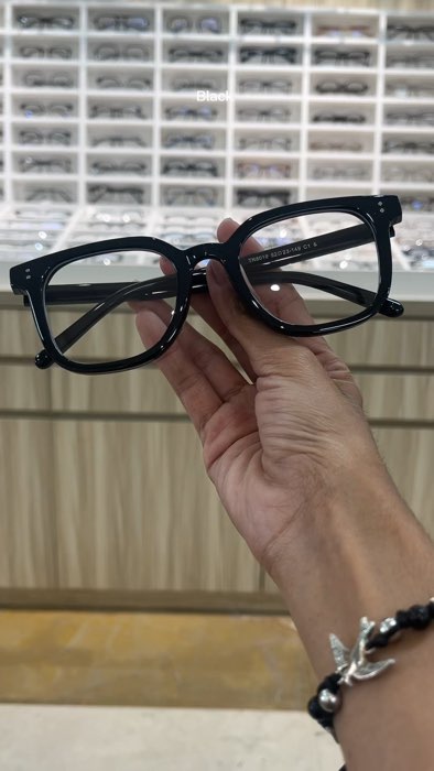nah ini yang buat muka bulat, Cubby, dan buat muka lebar juga bisa yaaa #kacamatakotak #kacamataaesthetic #kacamataminus #kacamatanormal