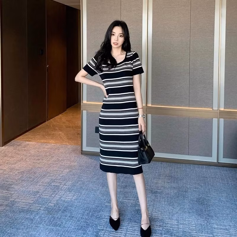 YIIKO Midi Dress Rajut Gaun Panjang Wanita Korean Casual Style Bergaris